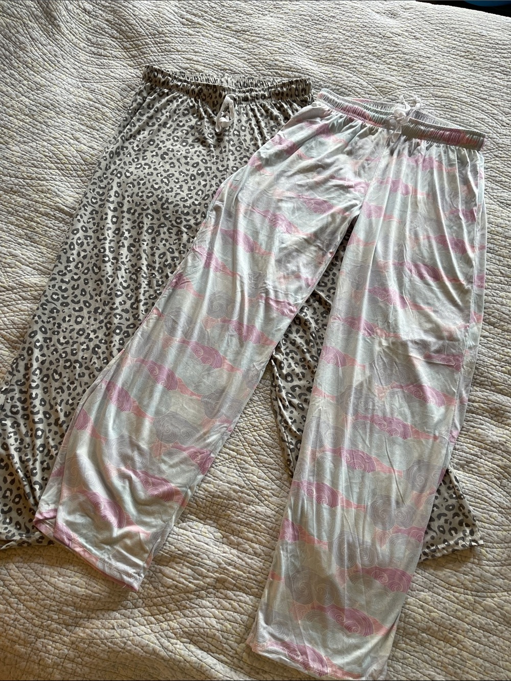 2 Pr HELLO MELLO
Women’s Soft Sleep Pants - Pink & Blue and Leopard Print M/L